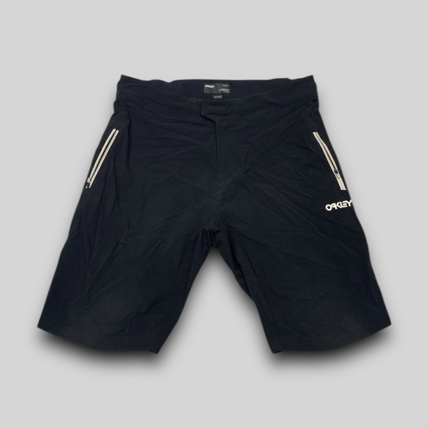 Bermuda Oakley ado
