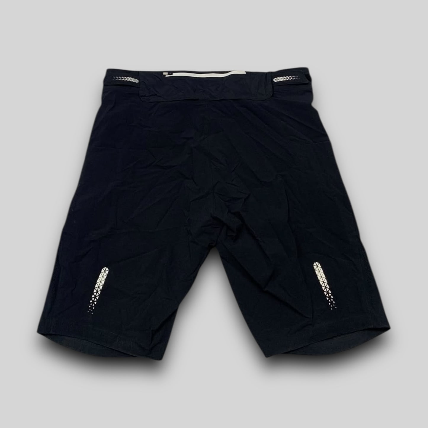 Bermuda Oakley ado