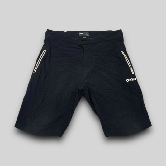 Bermuda Oakley ado
