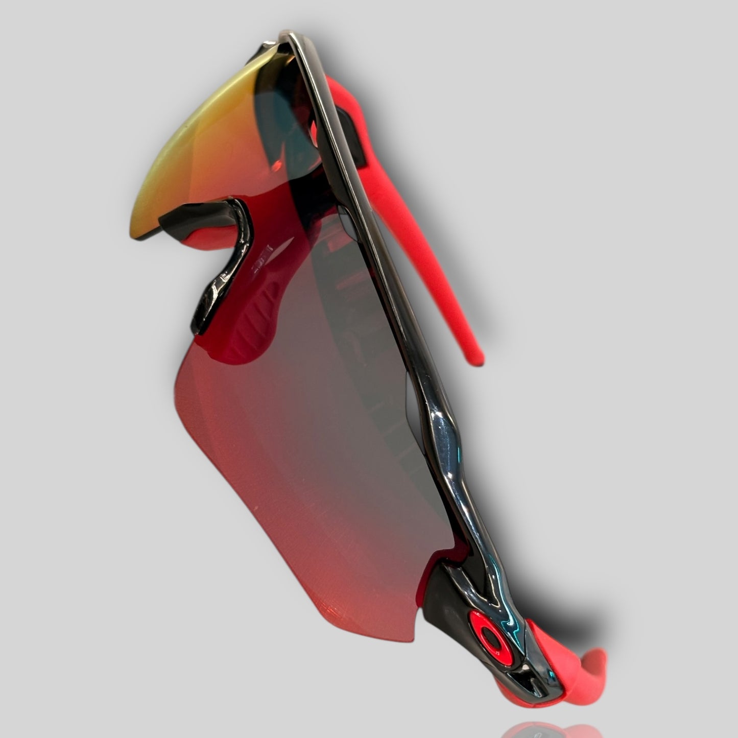 Radar Ev (Dark Ruby)