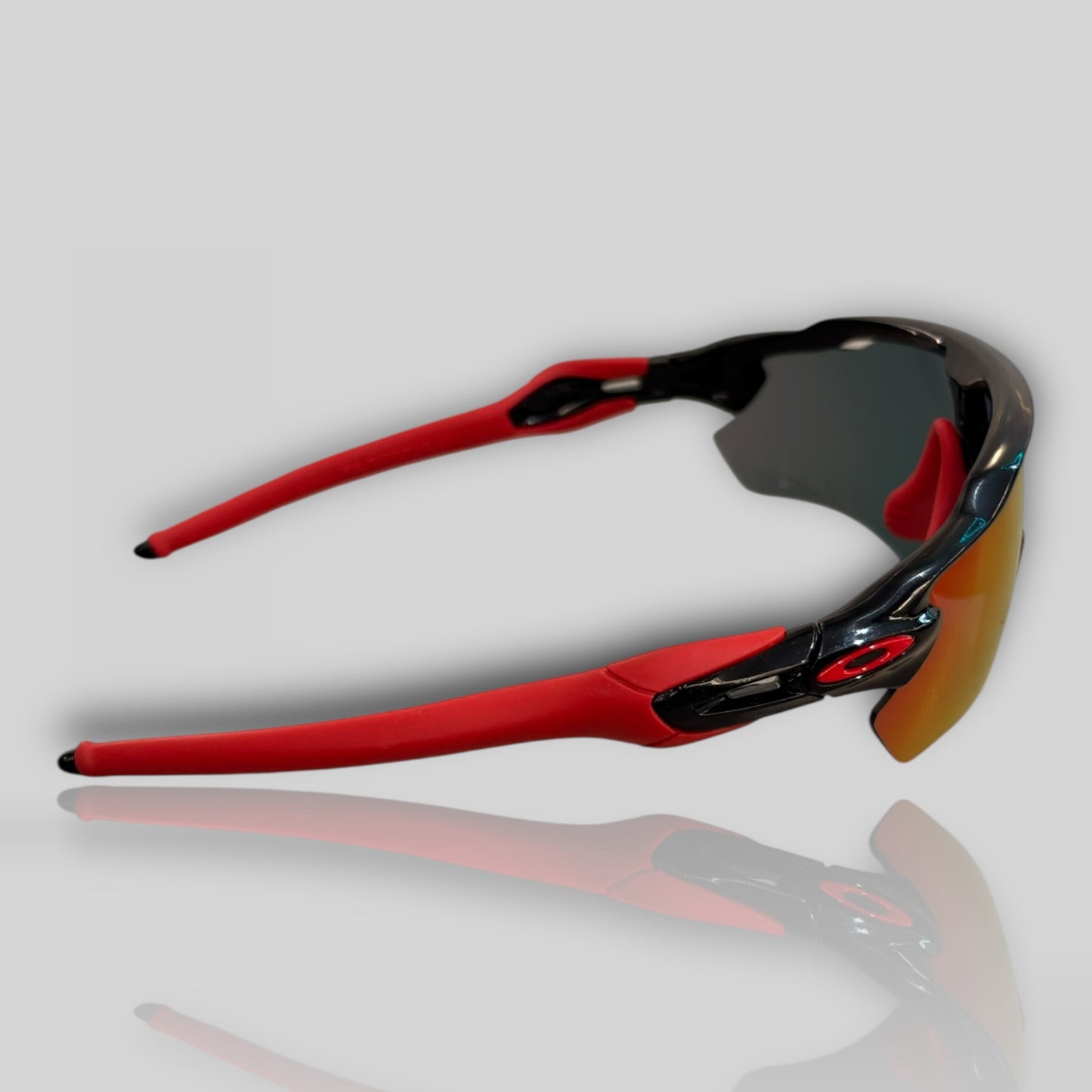 Radar Ev (Dark Ruby)