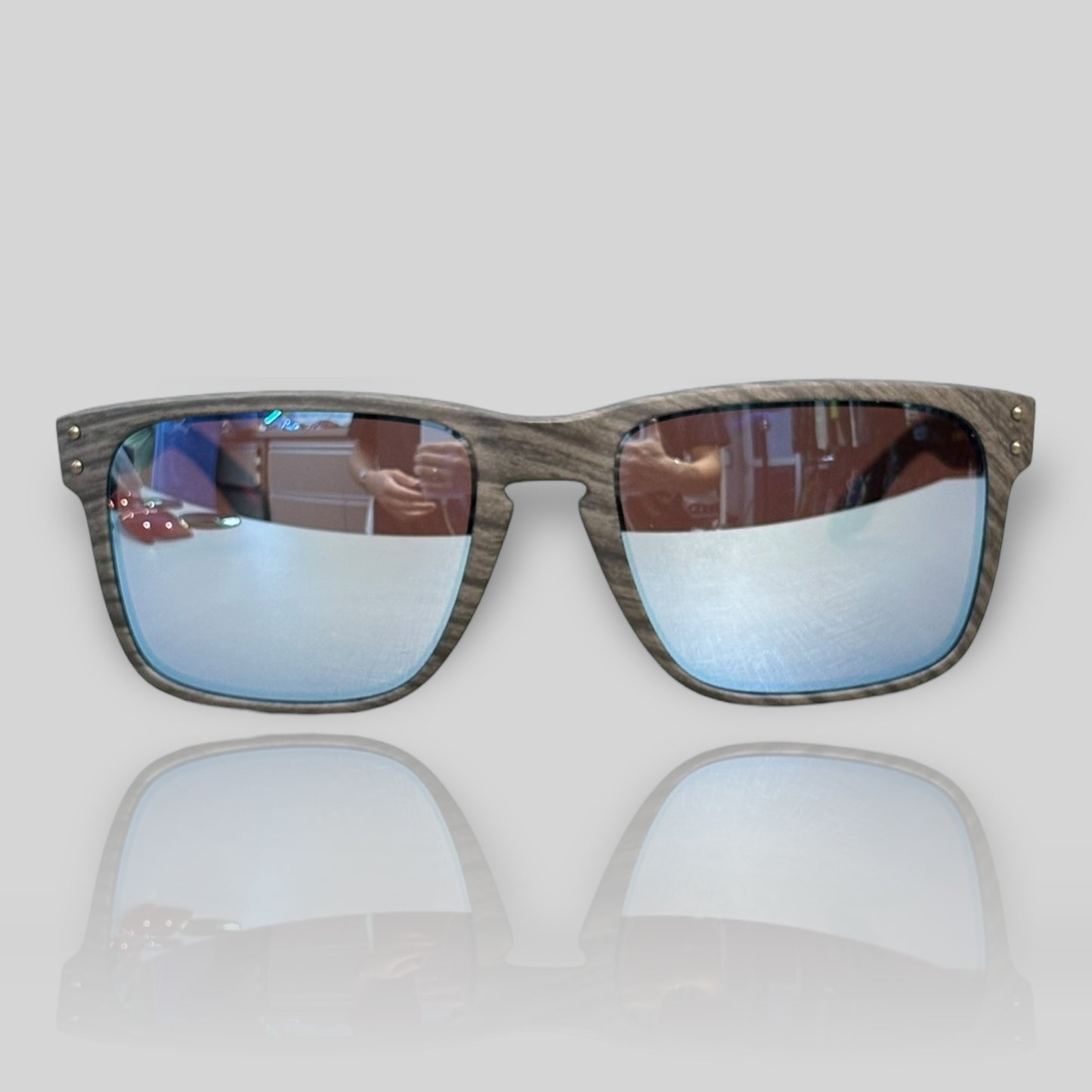 Holbrook XL Woodgrain