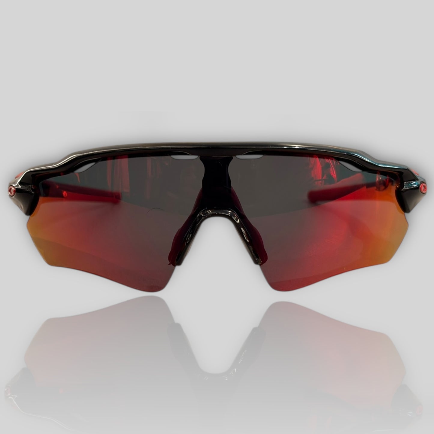 Radar Ev (Dark Ruby)