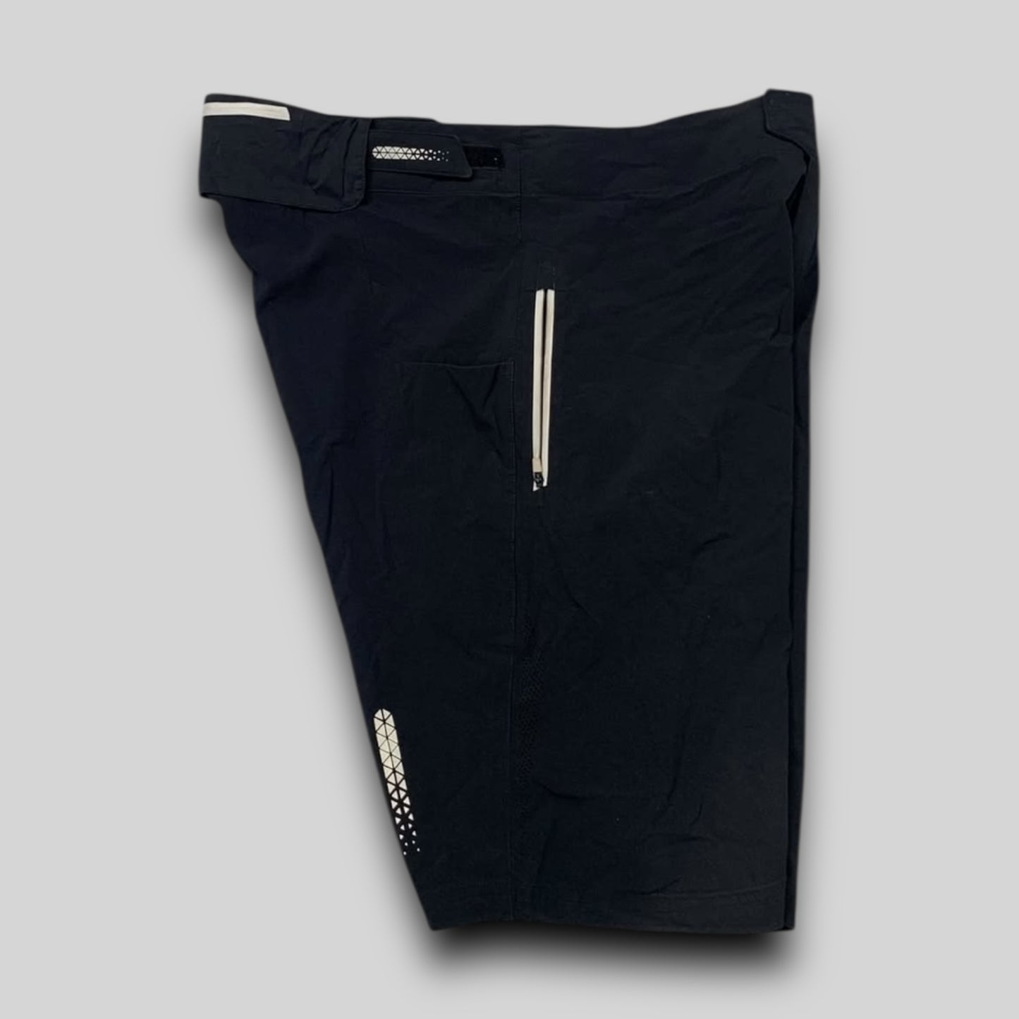 Bermuda Oakley ado