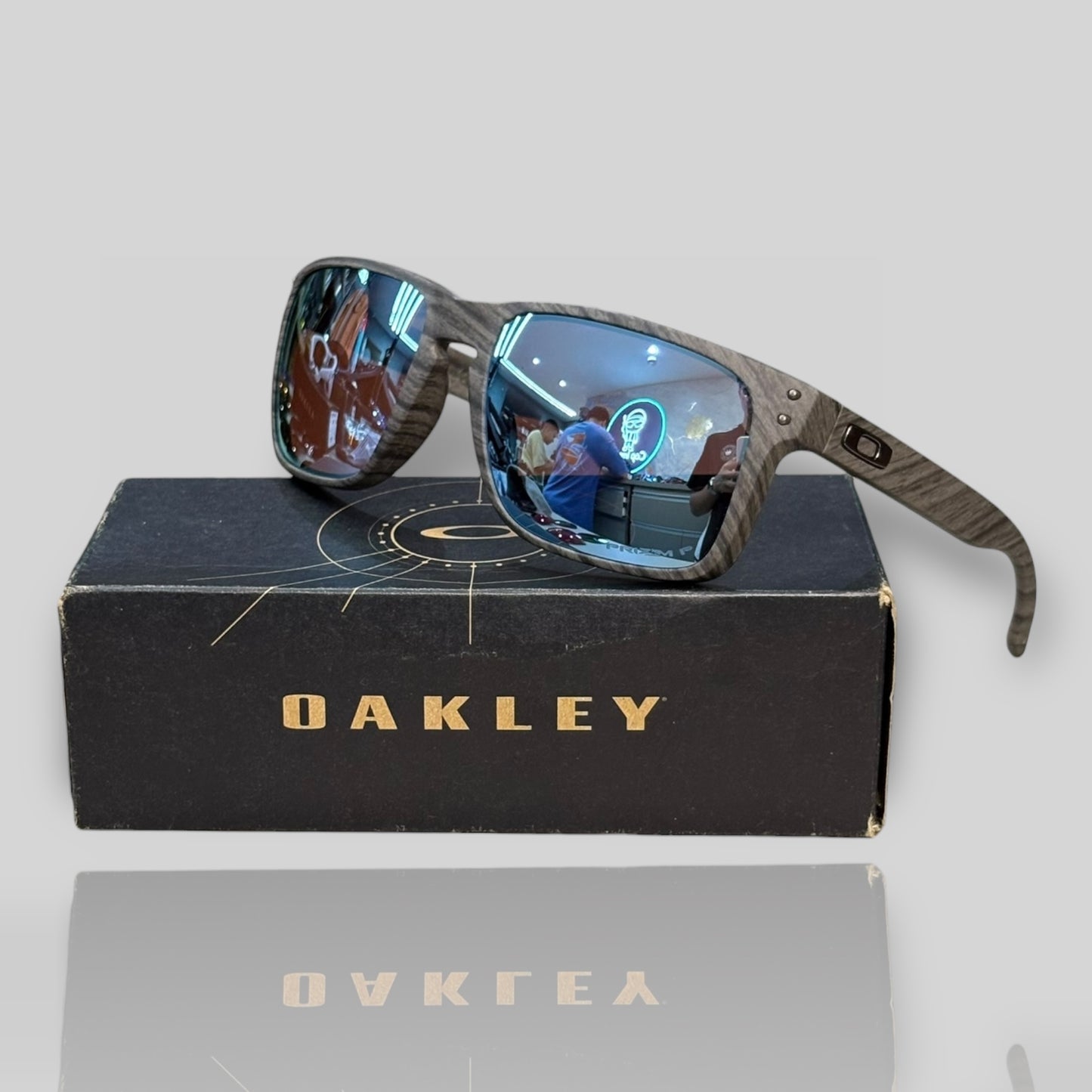 Holbrook XL Woodgrain