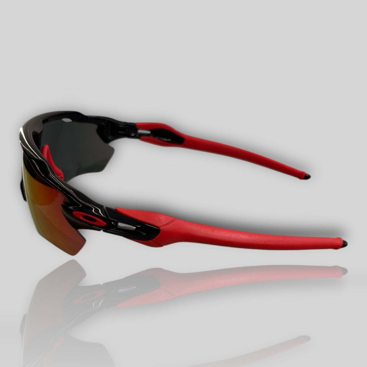 Radar Ev (Dark Ruby)